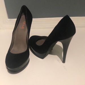 Levity - Black Pumps